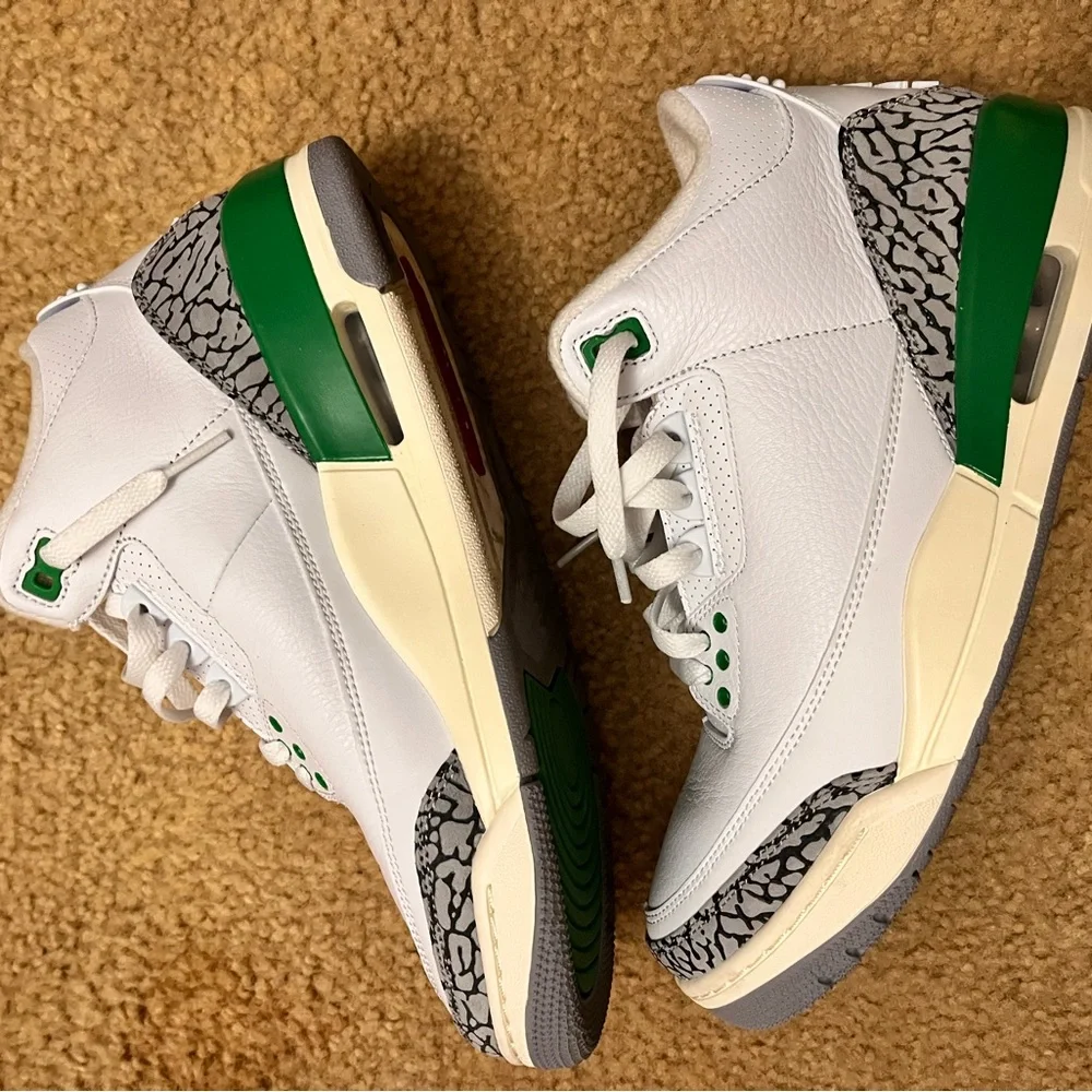 Women's Air Jordan 3 Retro "Lucky Green - Picture 5 of 9